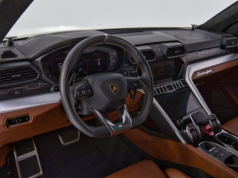 Used 2022 Lamborghini Urus AWD/4WD image 18