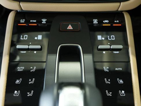 Used 2024 Porsche Macan image 21