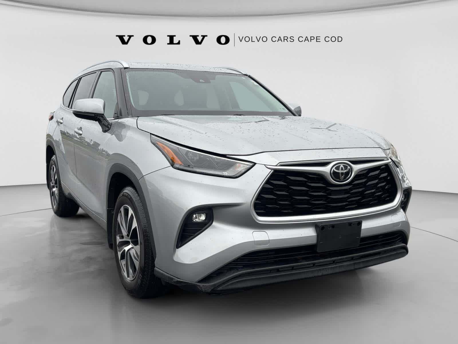 Used 2021 Toyota Highlander XLE AWD/4WD image 1