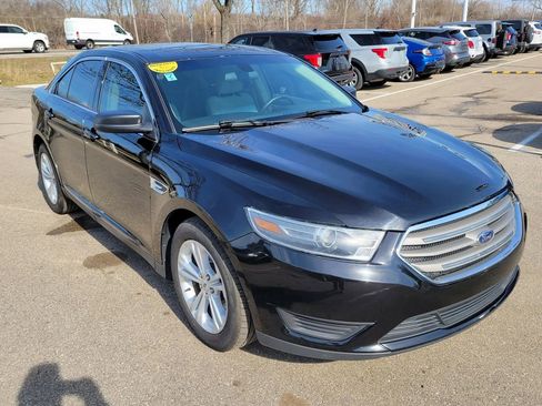 Used 2017 Ford Taurus SE image 13