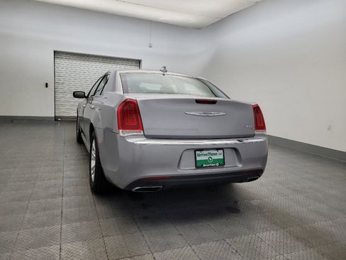 Used 2017 Chrysler 300 C image 6