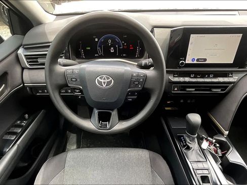 Used 2026 Toyota Camry LE image 6