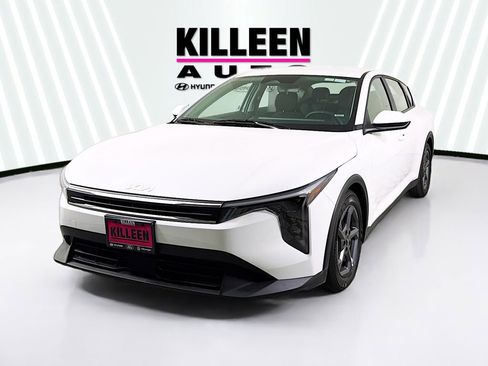 Used 2025 Kia K4 LXS image 3