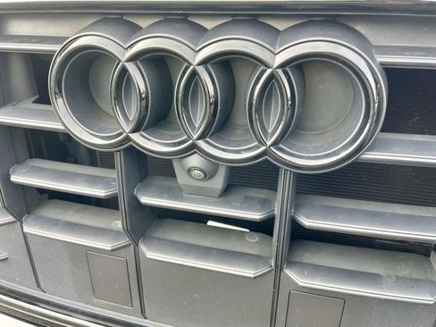 Used 2022 Audi Q8 Premium Plus w/ Premium Plus Package image 32