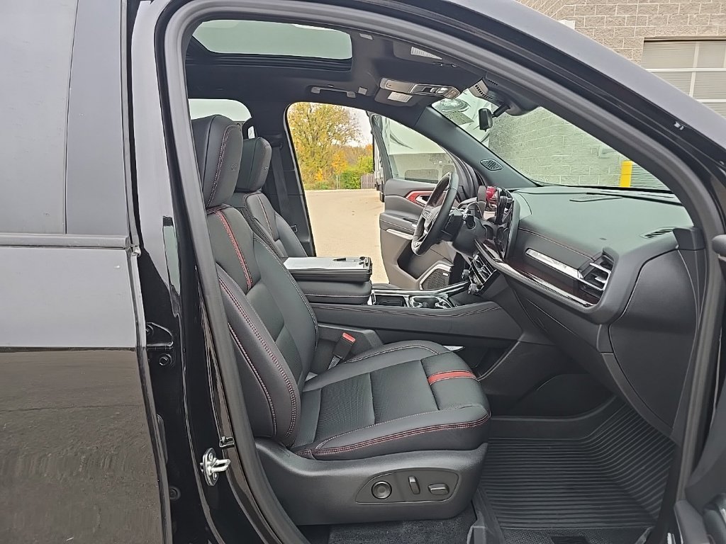 Used 2026 Chevrolet Traverse RS AWD/4WD image 16