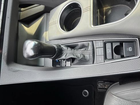 Used 2019 Toyota Avalon Limited FWD image 36