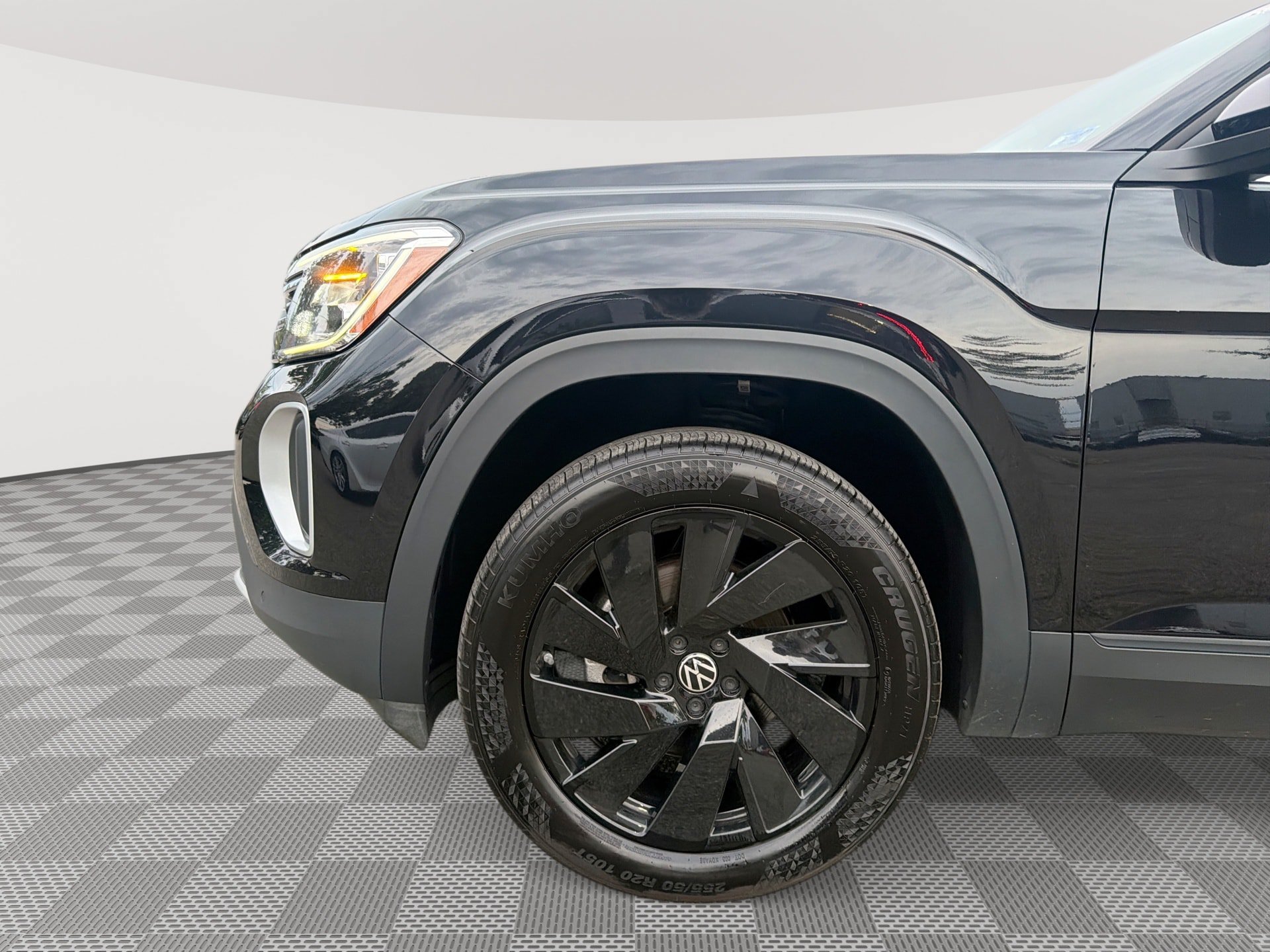 Used 2024 Volkswagen Atlas SE w/ Black Wheel Package AWD/4WD image 18