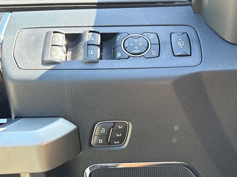 Used 2022 Ford F250 Lariat w/ Black Appearance Package image 16