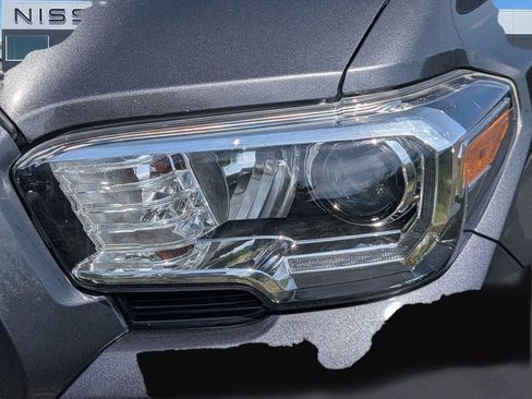 Used 2019 Toyota Tacoma TRD Sport AWD/4WD image 9