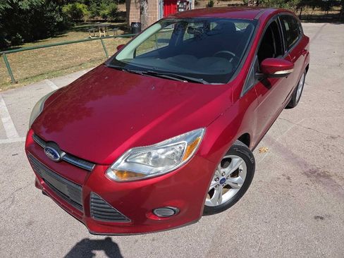 Used 2013 Ford Focus SE w/ SE Winter Pkg FWD image 2