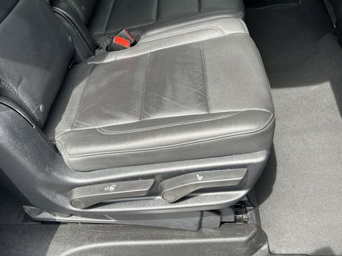 Used 2025 Chevrolet Suburban Z71 AWD/4WD image 21