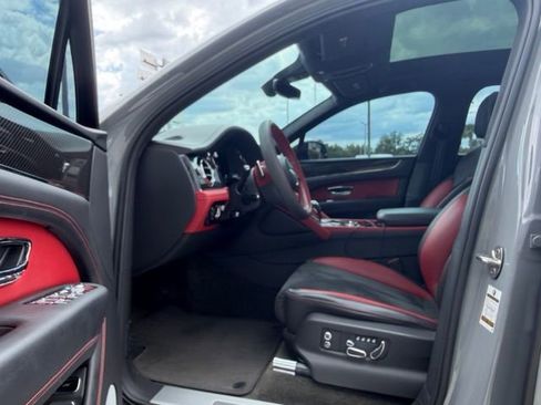 Used 2022 Bentley Bentayga image 5