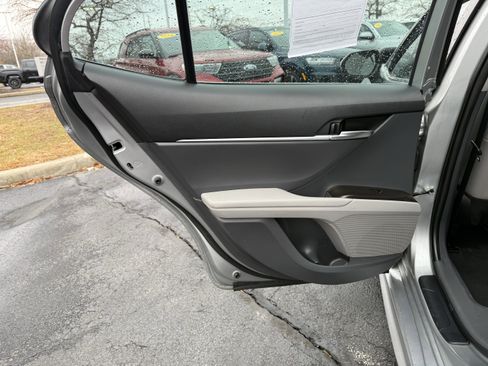 Used 2023 Toyota Camry SE image 19