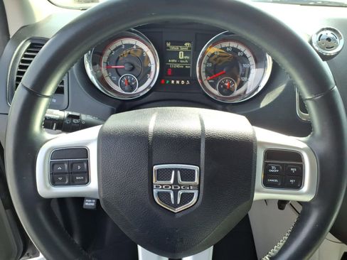 Used 2016 Dodge Grand Caravan SXT w/ Rear Park Assist Package image 8