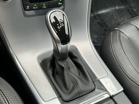 Used 2017 Volvo XC60 T6 Dynamic w/ Preferred Option Package image 24