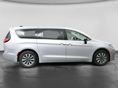 Used 2024 Chrysler Pacifica Limited
