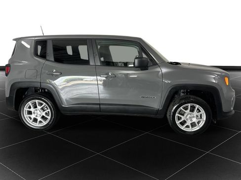 Used 2023 Jeep Renegade Latitude AWD/4WD image 6