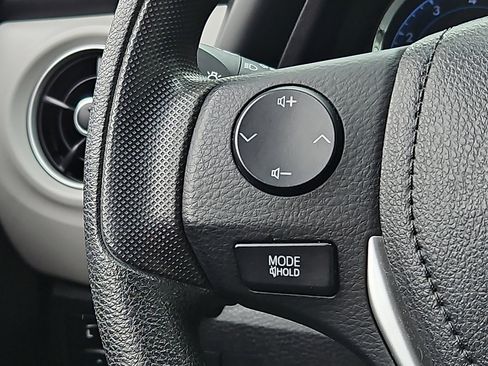 Used 2019 Toyota Corolla LE image 19