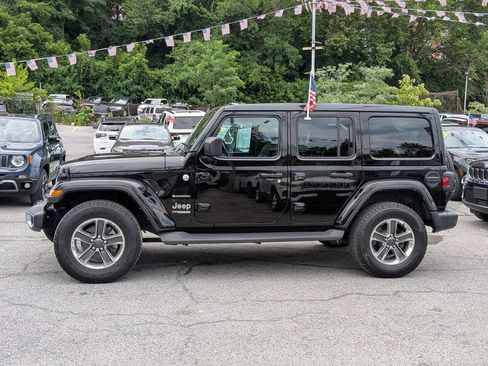 Used 2022 Jeep Wrangler Unlimited Sahara w/ Cold Weather Group AWD/4WD image 11