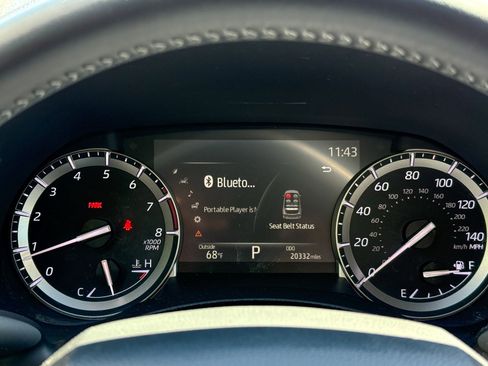 Used 2022 Toyota Highlander XLE image 25