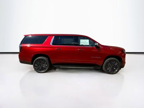 New 2025 Chevrolet Suburban Premier image 5