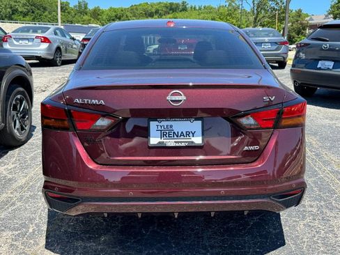 Used 2024 Nissan Altima 2.5 SV AWD/4WD image 5