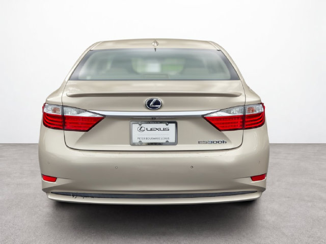 Used 2015 Lexus ES 300h w/ Navigation System Package FWD image 4
