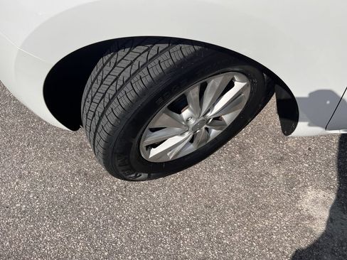 Used 2017 Kia Sedona LX w/ LX Essentials Premium Package FWD image 32