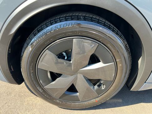 Used 2024 Toyota Prius Prime SE image 11