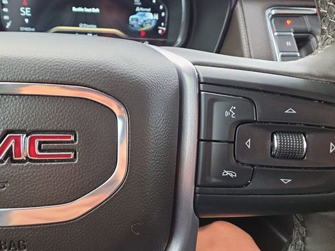 Used 2023 GMC Yukon SLT w/ SLT Luxury Package image 20