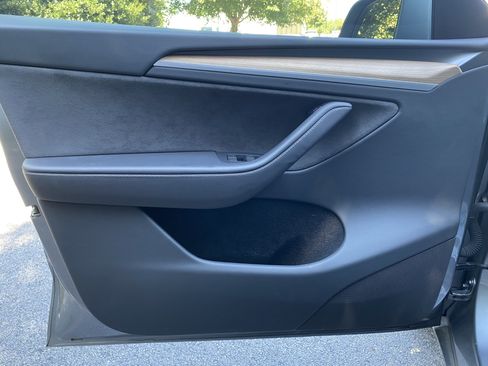 Used 2024 Tesla Model Y Long Range AWD/4WD image 15
