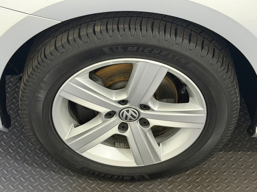 Used 2015 Volkswagen Golf TDI S FWD image 20