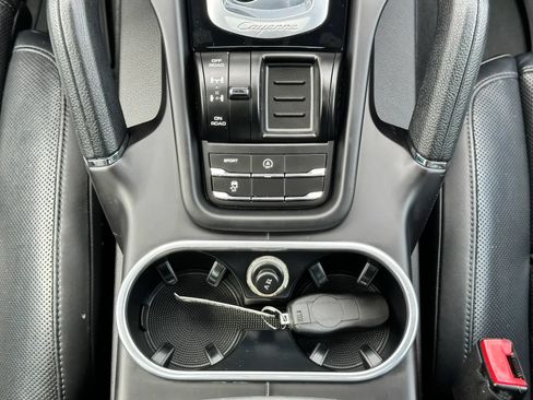 Used 2016 Porsche Cayenne AWD/4WD image 16