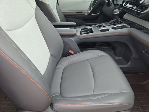 Used 2022 Toyota Sienna XSE w/ XSE Plus Package FWD image 22