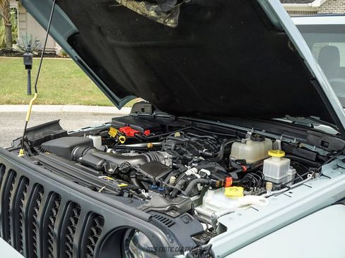 Used 2023 Jeep Gladiator Sport AWD/4WD image 18