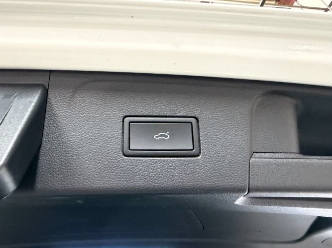 Used 2025 Volkswagen Atlas SE FWD image 30