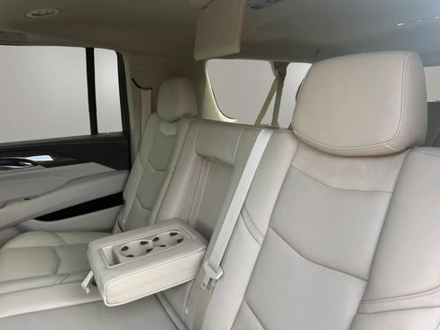 Used 2019 Cadillac Escalade ESV Luxury AWD/4WD image 41