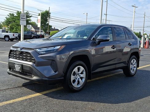 Used 2024 Toyota RAV4 LE AWD/4WD image 4