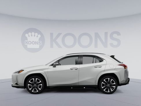 Used 2024 Lexus UX 250h AWD w/ Premium Package image 2