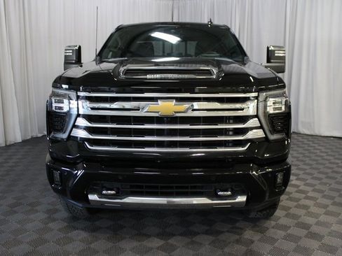 Used 2024 Chevrolet Silverado 2500 High Country w/ High Country Premium Package image 2
