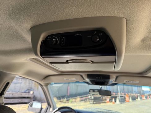 Used 2006 Chrysler Town & Country Touring image 84