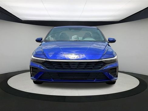 New 2025 Hyundai Elantra SE image 12