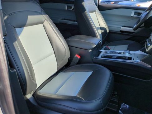 Used 2023 Ford Explorer XLT w/ Equipment Group 202A image 26