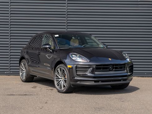 Used 2024 Porsche Macan AWD/4WD image 10