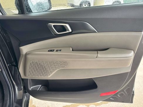 Used 2026 Kia Carnival FWD image 13