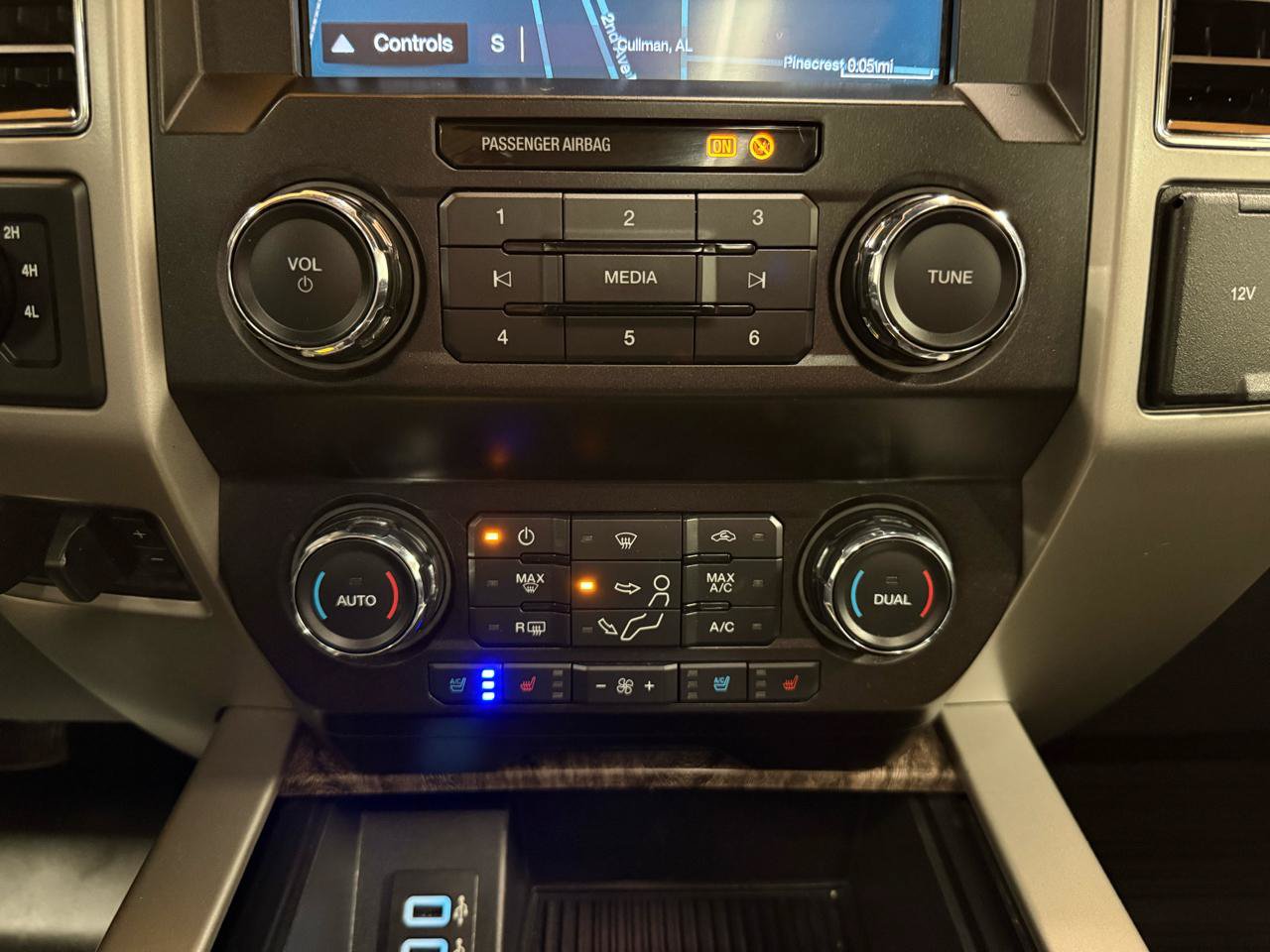 Used 2019 Ford F250 Lariat w/ Lariat Ultimate Package AWD/4WD image 19
