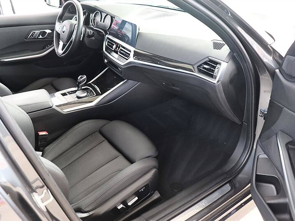 Used 2020 BMW 330i Sedan w/ Driving Assistance Package RWD image 12