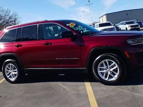 Used 2023 Jeep Grand Cherokee Laredo w/ Luxury Tech Group I image 4