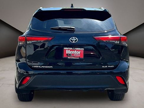 Used 2022 Toyota Highlander XLE AWD/4WD image 5