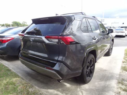Used 2022 Toyota RAV4 XSE AWD/4WD image 6